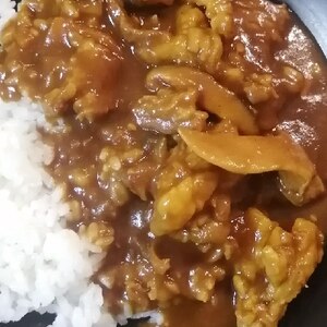 牛スジ肉を煮込んだとろけるカレー